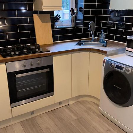 One Bedroom Apartment In Walsall Sleeps 4 Free Wifi By Villazu Bloxwich Kültér fotó