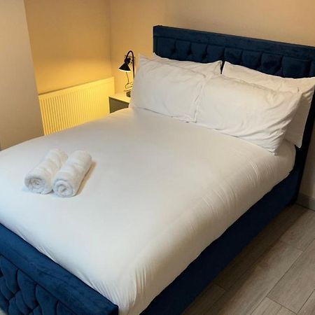 One Bedroom Apartment In Walsall Sleeps 4 Free Wifi By Villazu Bloxwich Kültér fotó