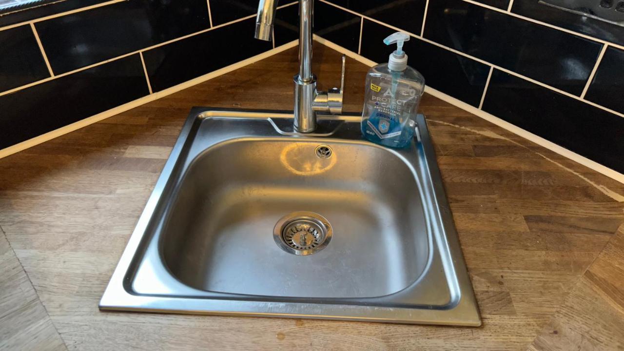 One Bedroom Apartment In Walsall Sleeps 4 Free Wifi By Villazu Bloxwich Kültér fotó