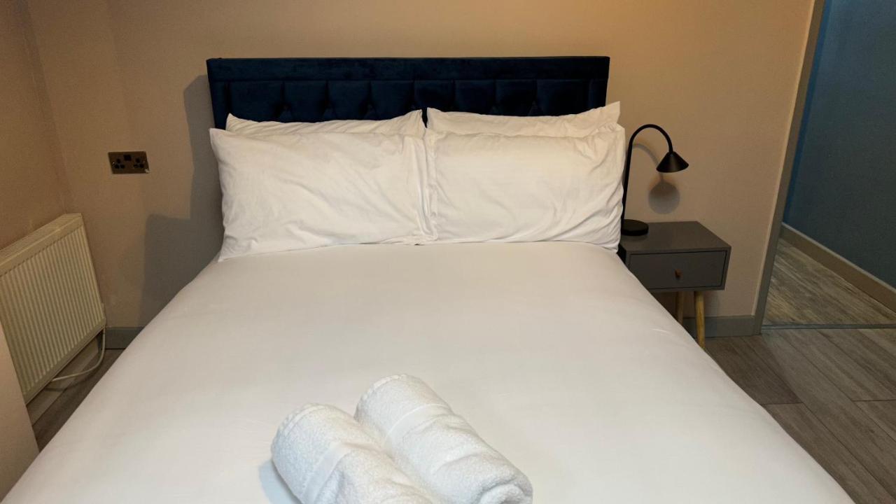 One Bedroom Apartment In Walsall Sleeps 4 Free Wifi By Villazu Bloxwich Kültér fotó