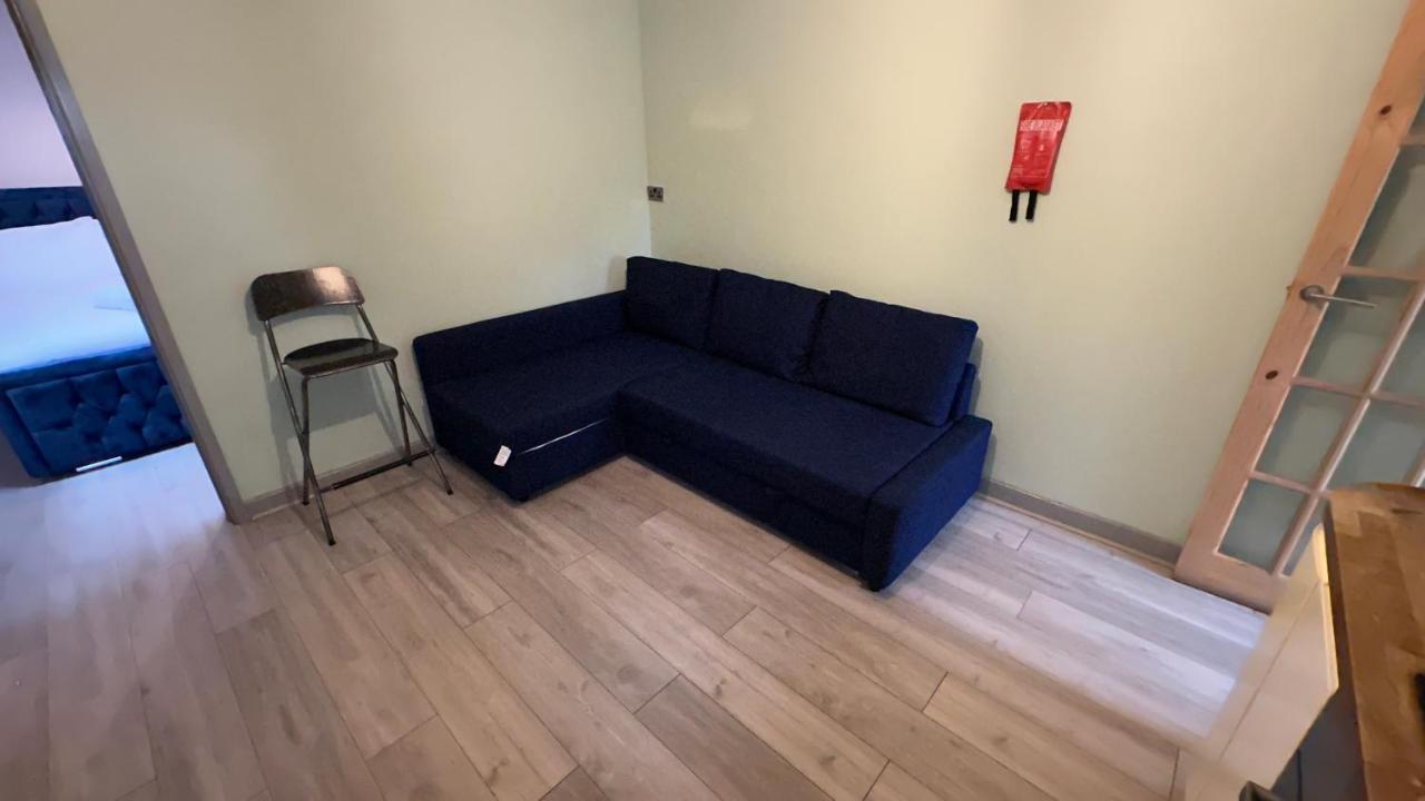 One Bedroom Apartment In Walsall Sleeps 4 Free Wifi By Villazu Bloxwich Kültér fotó