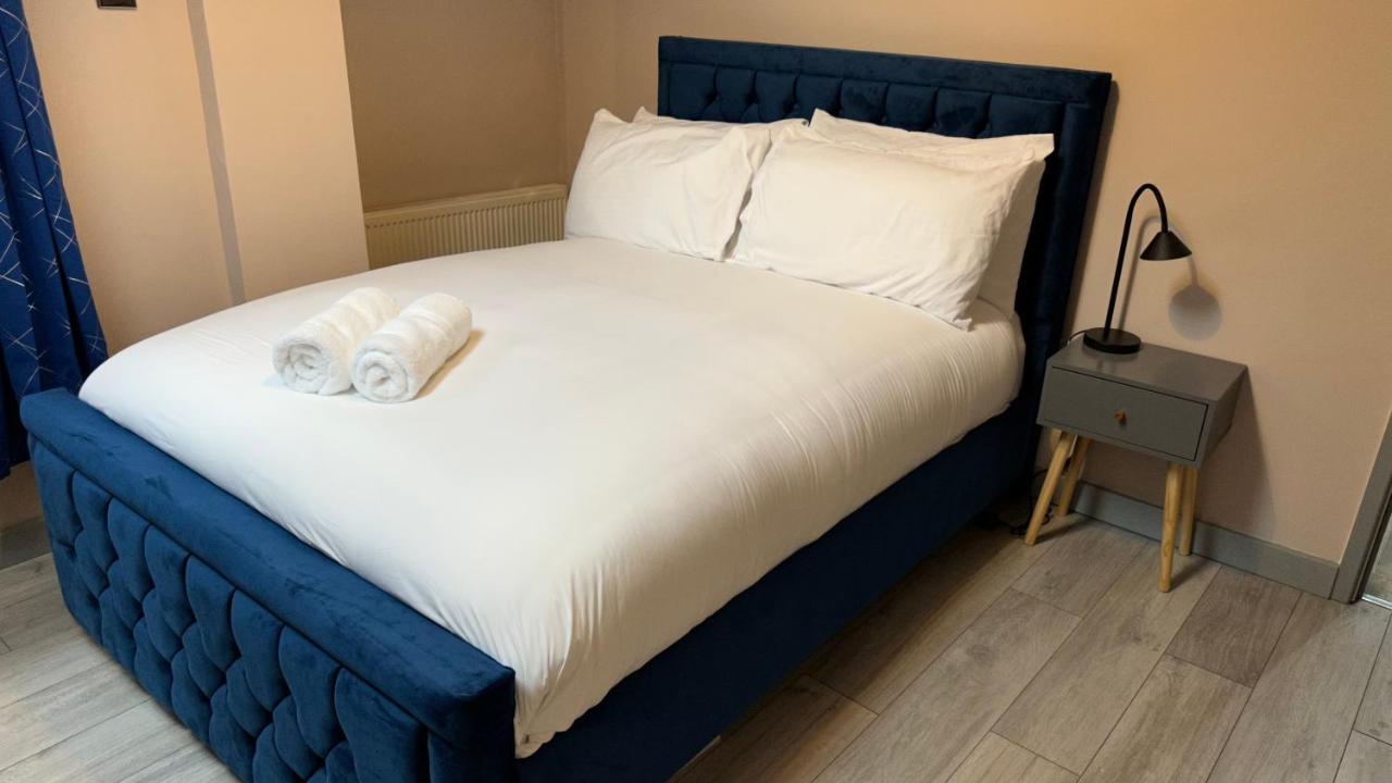 One Bedroom Apartment In Walsall Sleeps 4 Free Wifi By Villazu Bloxwich Kültér fotó